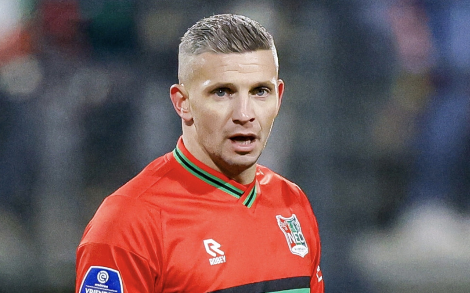 展示出他的 展示出他的