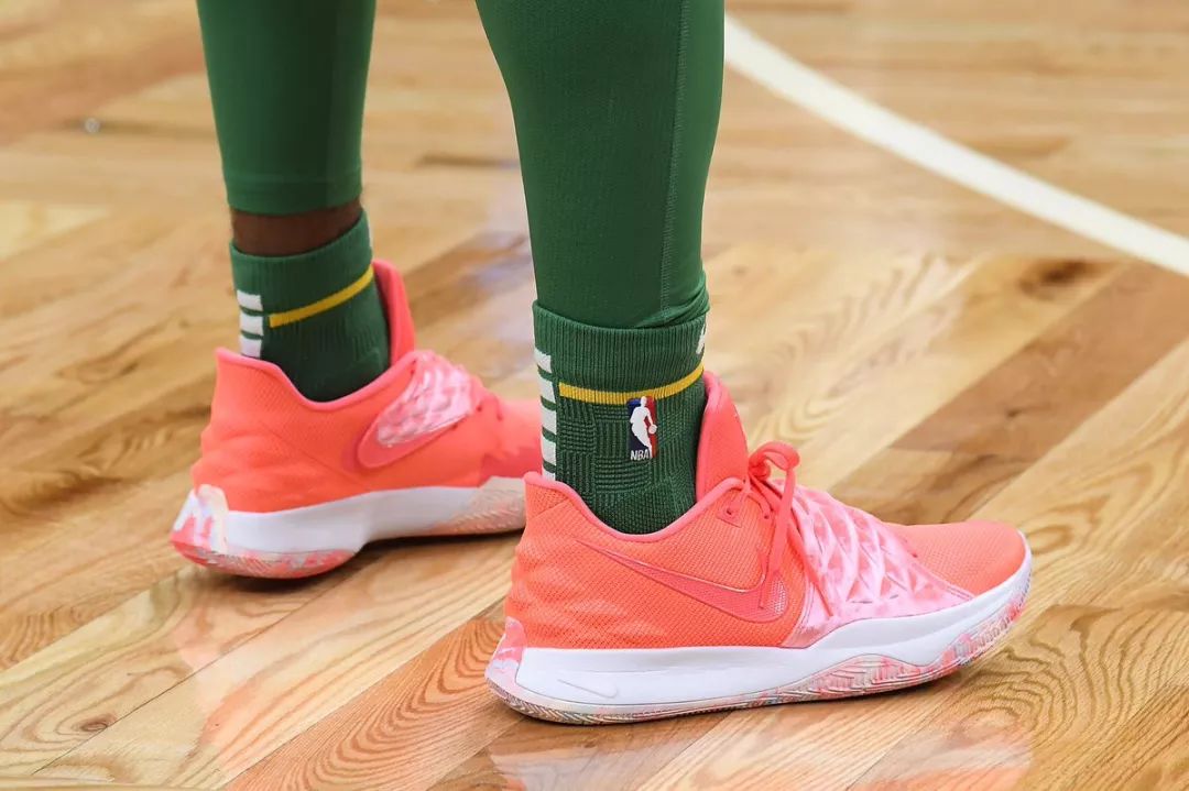 坚持正确策 坚持正确策